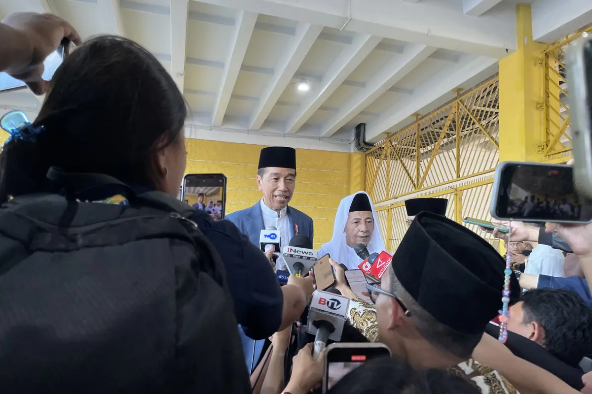 Presiden Joko Widodo atau Jokowi menepis isu sejumlah Menteri Kabinet Indonesia Maju (KIM) mundur dari jabatan.