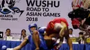 Juri mengamati pertandingan Wushu nomor Sanda pada Kejuaraan Nasional Wushu di Sport Mall Britama Arena Kelapa Gading,Jakarta, Sabtu, (28/10/2017). Ajang tersebut juga sebagai test event Asian Games XVIII 2018. (Bola.com/M Iqbal Ichsan)