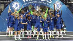 Para pemain Chelsea merayakan gelar juara Liga Champions usai menaklukkan Manchester City pada laga final di Stadion Dragao, Minggu (30/5/2021). Chelsea menang dengan skor 1-0. (Pierre Philippe Marcou/Pool via AP)