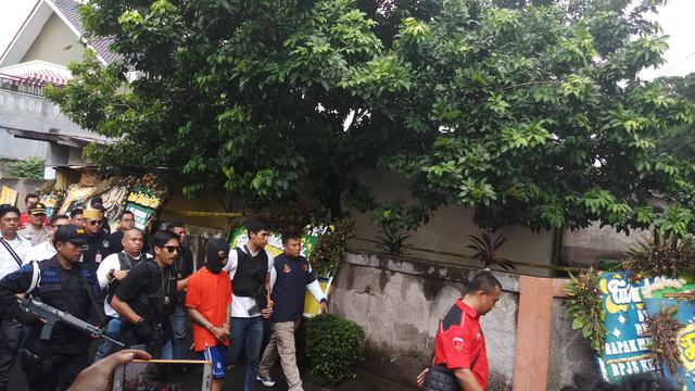 Tersangka kasus pembunuhan pensiunan TNI AL menjalani rekonstruksi