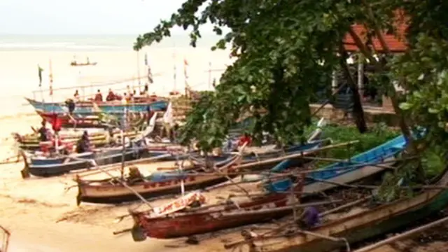 Ngubek-ngubek Gua Sawarna