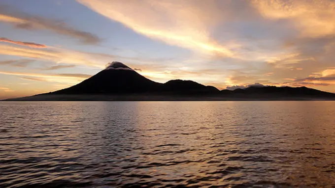 Melepas Senja di Batas Cakrawala Tidore