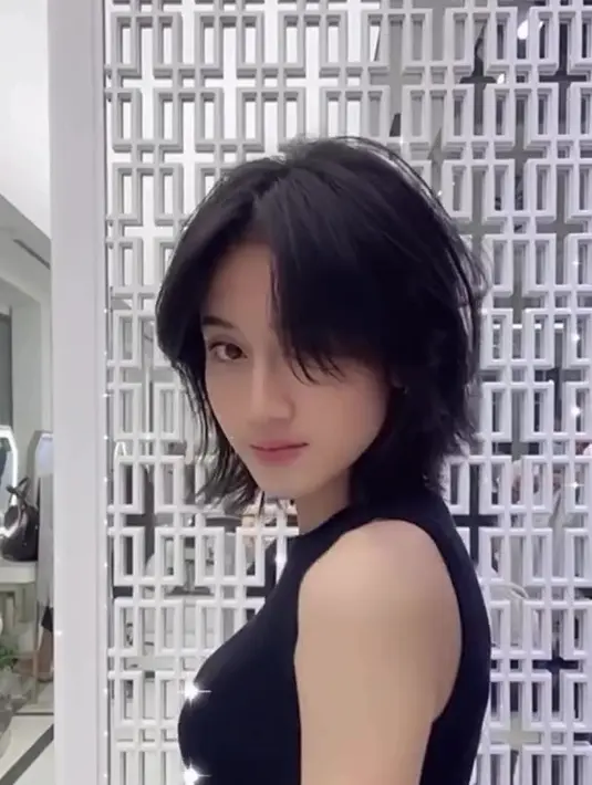 Sukses bikin pangling, Keisya pancarkan aura cewek Harajuku di Jepang. [Instagram.com/rey_nathanael13]