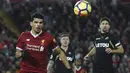 Striker Liverpool, Dominic Solanke mengejar bola saat menghadapi Swansea City pada laga Liga Inggris 2017/2018 di Anfield Stadium, Liverpool (26/12/2017). Hanya tampil dalam 27 laga bersama Liverpool dalam satu setengah musim, 2017/2018 hingga tengah musim 2018/2019, Dominic Solanke akhirnya dilepas ke AFC Bournemouth pada tengah musim 2018/2019 dengan nilai transfer 21,2 juta euro atau kini setara Rp347 miliar. (AFP/Paul Ellis)