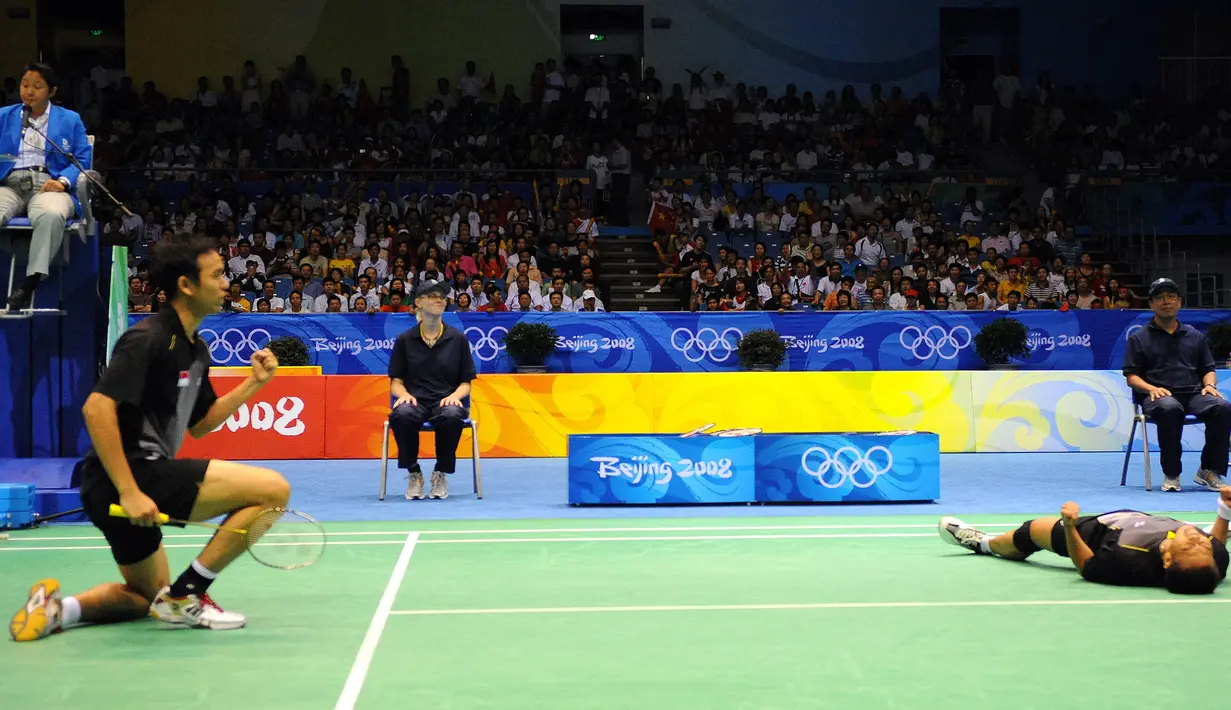 "Ikut berduka cita yang sangat mendalam buat salah satu partner terbaik saya dalam suka maupun duka. Dia salah satu pemain yang luar biasa dan sangat bertalenta," kata Hendra seperti dikutip Bambang Roedyanto dan diunggah melalui akun Twitternya. (Foto: AFP/Goh Chai Hin)