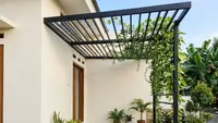 6 Desain Kanopi Menempel Dinding untuk Teras Sempit, Hemat Ruang dan Bikin Rumah Lebih Modern