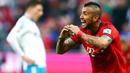Ekspresi pemain Bayern Munchen, Arturo Vidal, setelah mencetak gol ke gawang Schalke dalam laga Bundesliga Jerman di Stadion Allianz Arena, Munchen, Jerman, (16/4/2016). (Reuters/Michael Dalder)
