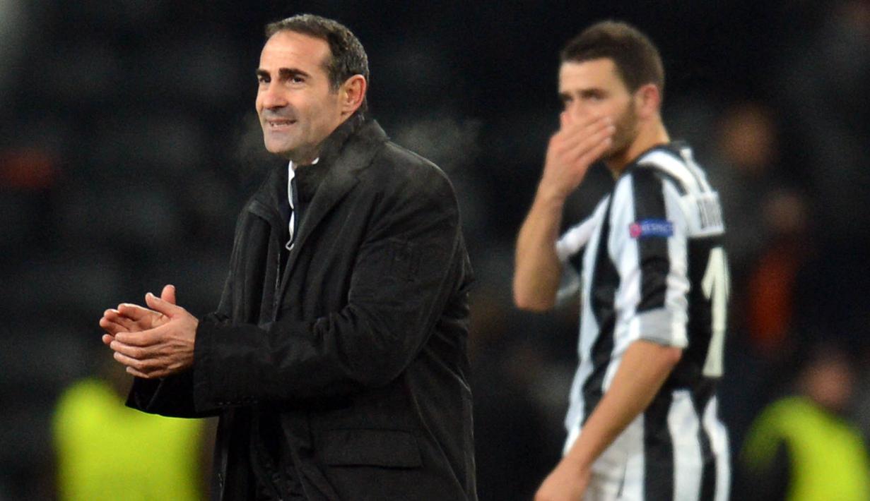 Peresmian Angelo Alessio diumumkan secara langsung oleh Presiden Persija Jakarta, Mohammad Prapanca, Kamis (10/6/2021) sore WIB. Pelatih asal Italia itu diikat dengan kontrak berdurasi semusim dengan opsi perpanjangan. (Foto: AFP/Sergei Supinsky)