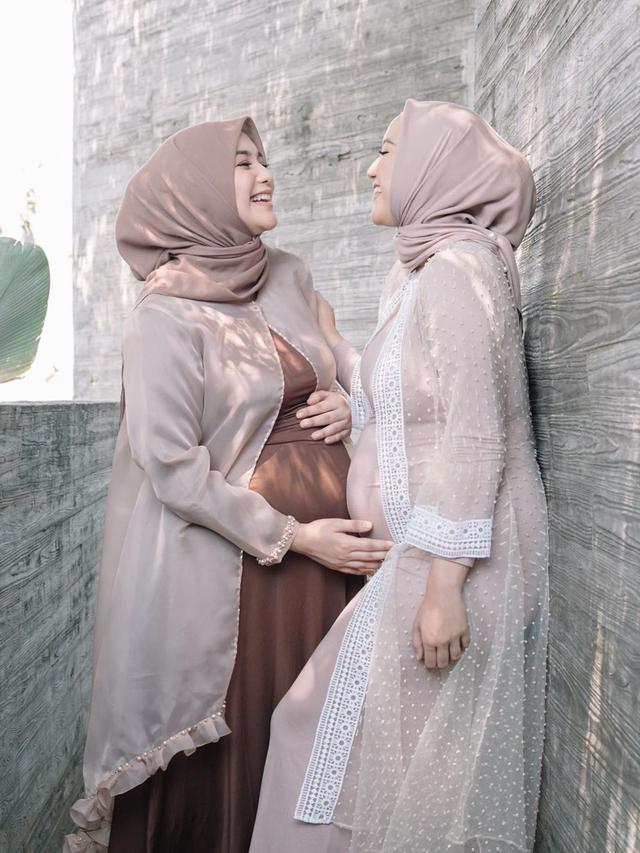 6 Potret Maternity Shoot Citra Kirana dan Erica Putri
