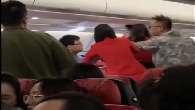 Pertengkaran Antar-penumpang Pecah dalam Penerbangan AirAsia X Gara-gara Suara Obrolan Terlalu Berisik