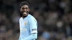 Striker Emmanuel Adebayor membukukan hat-trick untuk membawa Manchester City menang 3-1 atas Lech Poznan pada partai Liga Europa di City of Manchester Stadium, 21 Oktober 2010. AFP PHOTO/ANDREW YATES