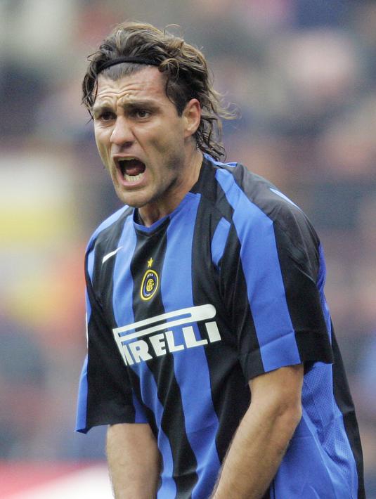 Pada kontrak tersebut Vieri tampil baik selama enam musim berseragam biru-hitam. Setelahnya ia tak disodori perpanjangan kontrak dan bergabung bersama AC Milan. (AFP/Carlo Baroncini)