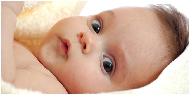 Bayi mulai bisa melihat baik dengna kedua mata.