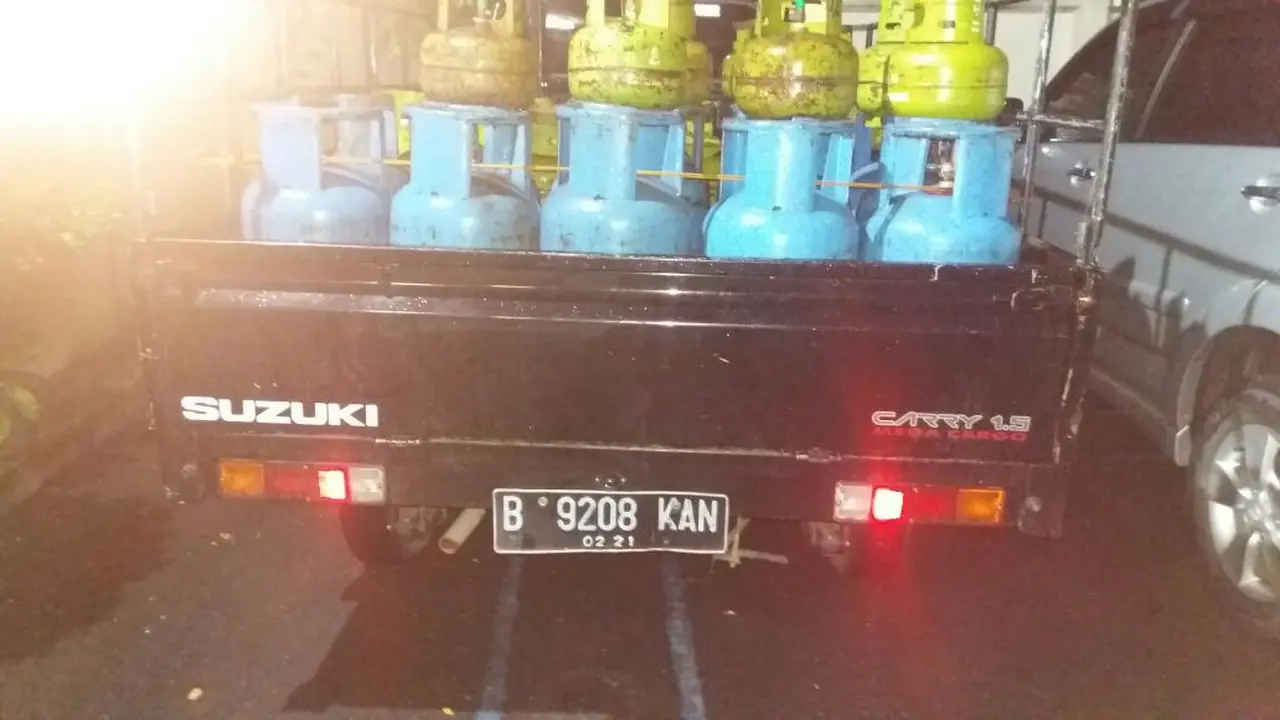Tabung Gas Isi Air Beredar di Bekasi, 2 Pria Ditangkap
