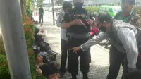 Pelajar di Bogor diamankan polisi karena akan demo ke Jakarta. (Achmad Sudarno/Liputan6.com).