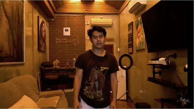 Ada Rumah Pohon, Ini 8 Potret Kediaman Cakra Khan yang Bernuansa Seni