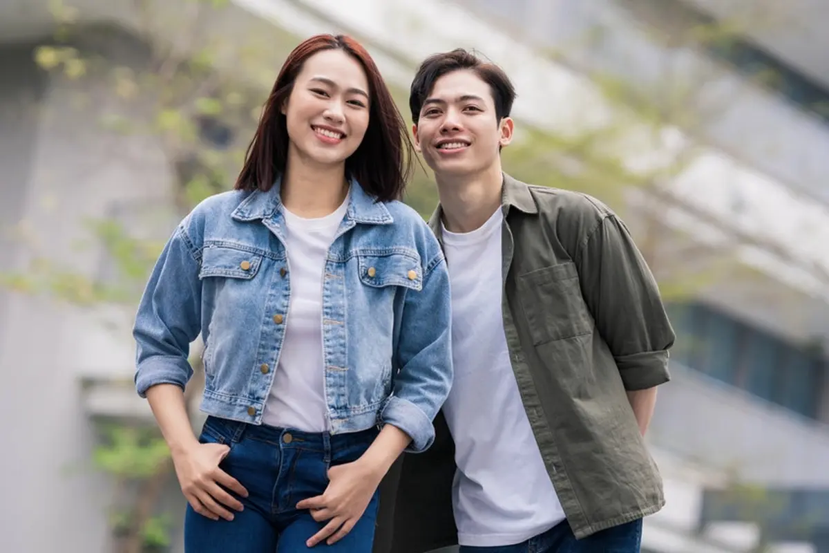 couple bahagia kencan romantis