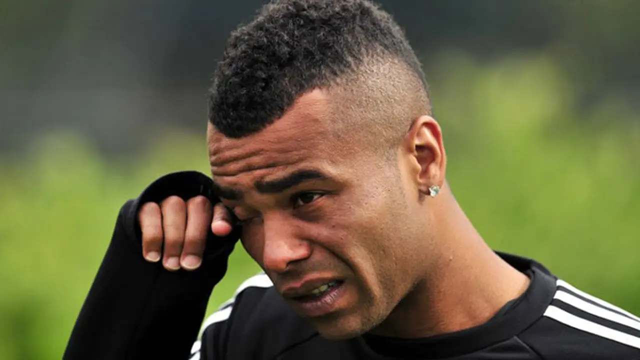 ashley-cole-131222c.jpg