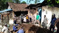 Rumah rusak di Banyuwangi akibat tanah longsor. (Istimewa)