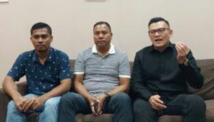 Kepala Kejaksaan Negeri Kabupaten Kupang Jupiter Selan (tengah)