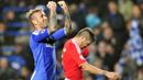 Selebrasi gelandang Chelsea, Raul Meireles setelah mencetak gol ke gawang Benfica pada laga leg kedua perempatfinal Liga Champions 2011/2012 di Stamford Bridge, London (4/4/2012). Raul Meireles yang telah pensiun pada Juli 2016, didatangkan Chelsea pada awal musim 2011/2012 dari Liverpool. Meski tampil oke dengan mencetak 6 gol dan 6 assist dari 48 laga, ia dilepas ke Fenerbahce pada awal musim 2012/2013 dan bertahan hingga pensiun. (AFP/Glyn Kirk)