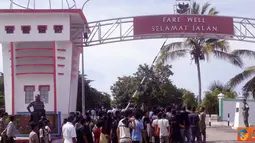 Citizen6, NTT: Para anggota De Colores ketika memasuki wilayah pintu perbatasan RI - Timor Leste. (Pengirim: Fransiskus Pongky Seran)
