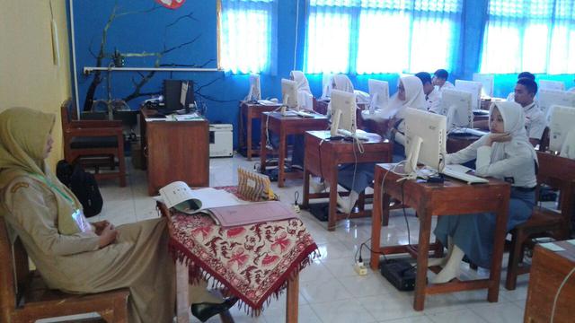 Pelaksanaan UNBK 2018 di Kabupaten Banyumas, Jawa Tengah. (Foto: Liputan6.com/Muhamad Ridlo)