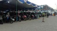 Suasana pemudik sepeda motor di Pelabuhan Ciwandan. (Liputan6.com/Yandhi Deslatama)