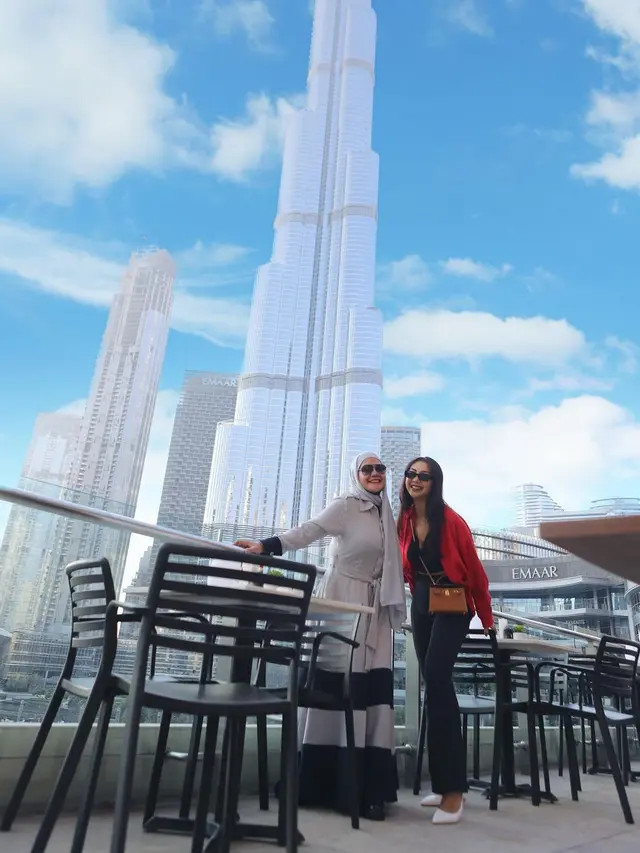 7 Potret Liburan Sarita Abdul Mukti dan Shania Salsabila di Dubai, Modis Banget