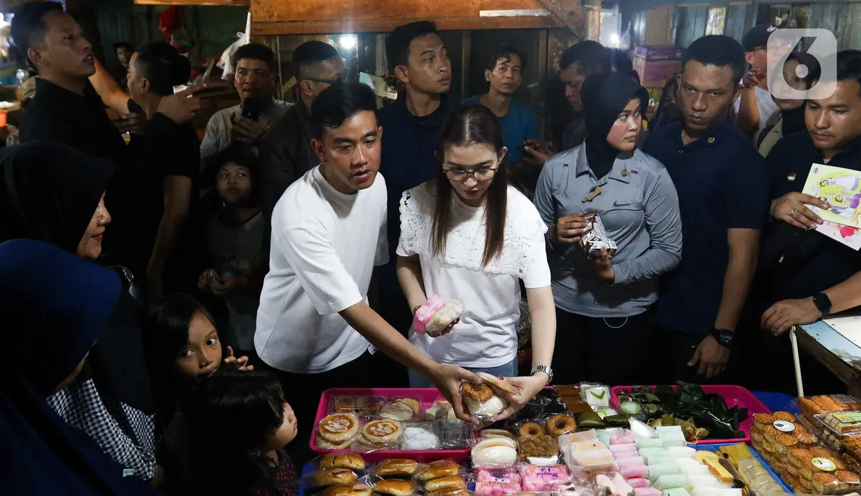 Putra sulung Presiden Joko Widodo atau Jokowi itu menilai kenaikan harga menjelang akhir tahun adalah hal yang wajar. Namun, kata dia, biasanya harga-harga kebutuhan pokok mulai stabil pada awal tahun. (Liputan6.com/Herman Zakharia)