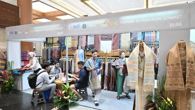 Tren Mode dan Budaya Bertemu di Indonesia Fashion Week 2025