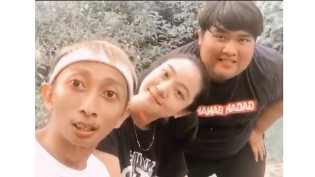 6 Momen Kompak Pemeran Wati dan Ceking di Sinetron Ronaldowati, Tetap Bersahabat