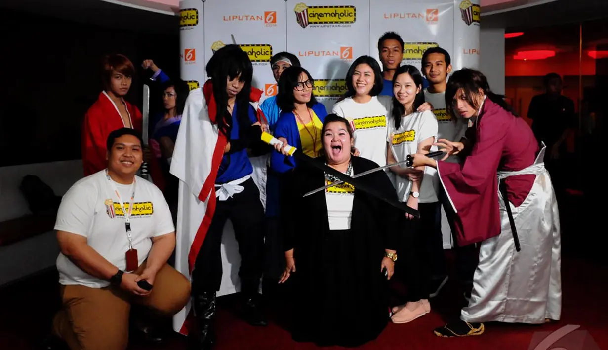 Cinemaholic berfoto bersama komunitas pencinta Anime saat nobar, Jakarta, Sabtu (13/9/2014) (Liputan6.com/Andrian M Tunay)