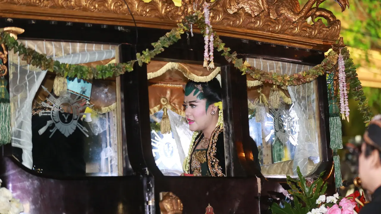 [Bintang] Kahiyang Ayu Kereta Kencana