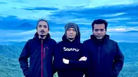 Venzha Christ (tengah), Erix Soekamti (kiri), dan Grayce Soba (kanan) berkolaborasi dalam pembangunan dan realisasi VMARS (v.u.f.o.c Mars Analog Research Station)
(sumber : Istimewa - Angga Lesmana)