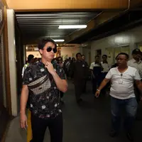 Kesedihan belum sirna dari raut muka Billy Syahputra adik kandung Olga Syahputra. (Foto:M.Akrom/bintang.com)