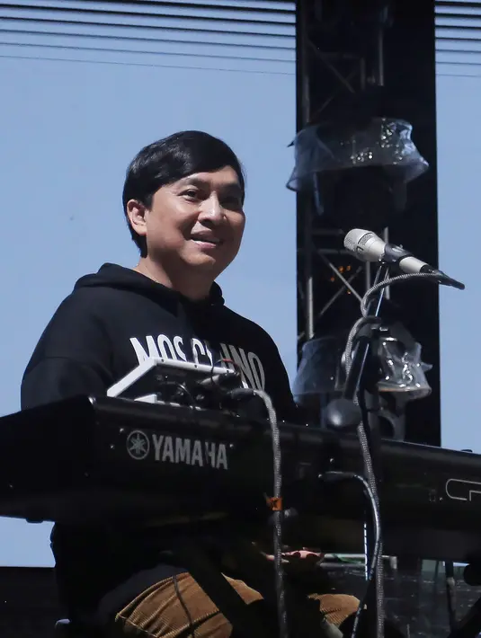 Antusiasme penonton di acara Kapanlagi Buka Bareng 2023 hari kedua mulai terlihat sejak sore. Pengunjung yang sudah mendaftar secara gratis di https://www.youniverse.id/event dapat menikmati indahnya Ramadan di Senayan. [Foto: Bambang E Ros/Fimela.com]