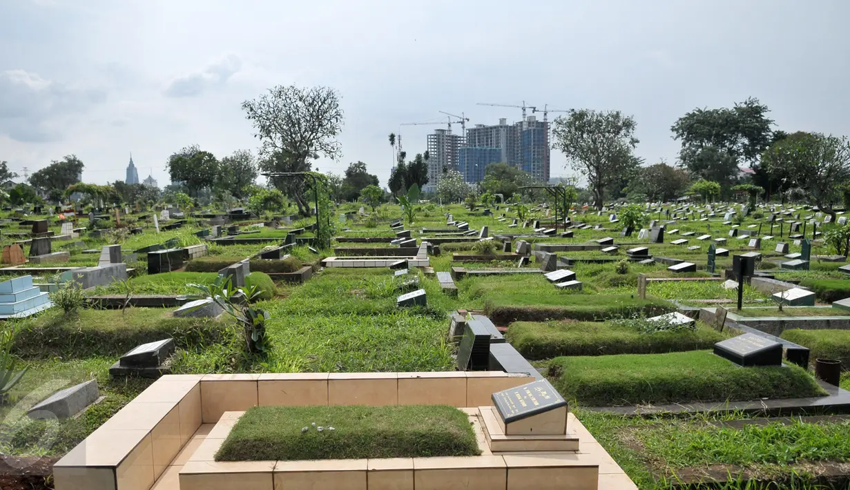 Sejumlah makam yang berada di Taman Pemakaman Umum (TPU) Karet Bivak, Jakarta, Rabu (1/3). Dinas Kehutanan akan segera memperluas TPU Karet Bivak mengingat kebutuhan lahan untuk pemakaman di DKI Jakarta saat ini sangat tinggi. (Liputan6.com/Yoppy Renato)