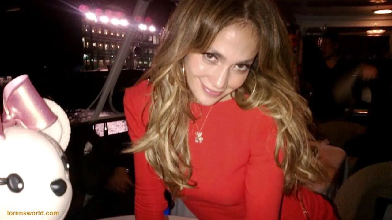 jennifer-lopez-130724c.jpg