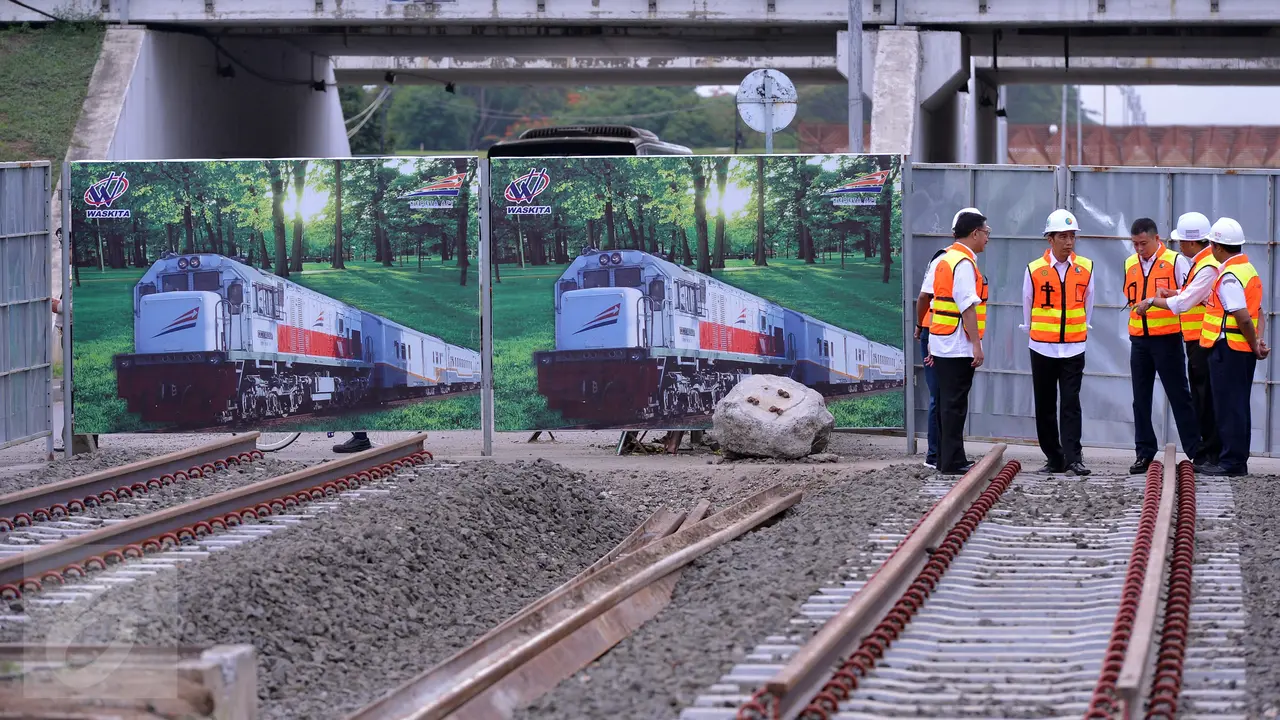 20151214-Presiden Jokowi Tinjau Pembangunan Kereta Bandara Soetta