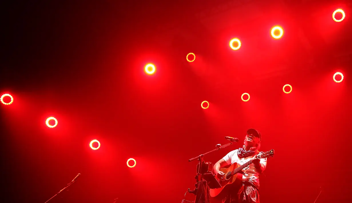 Sebuah kehormatan bagi Iwan Fals bisa ikut meramaikan pesta jazz terbesar tersebut. Pasalnya, selama 13 tahun diadakan, baru kali ini ia ikut terlibat. (Bambang E. Ros/Bintang.com)