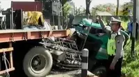 Dua truk trailer terlibat kecelakaan di rute Solo-Semarang. (Liputan 6 SCTV)