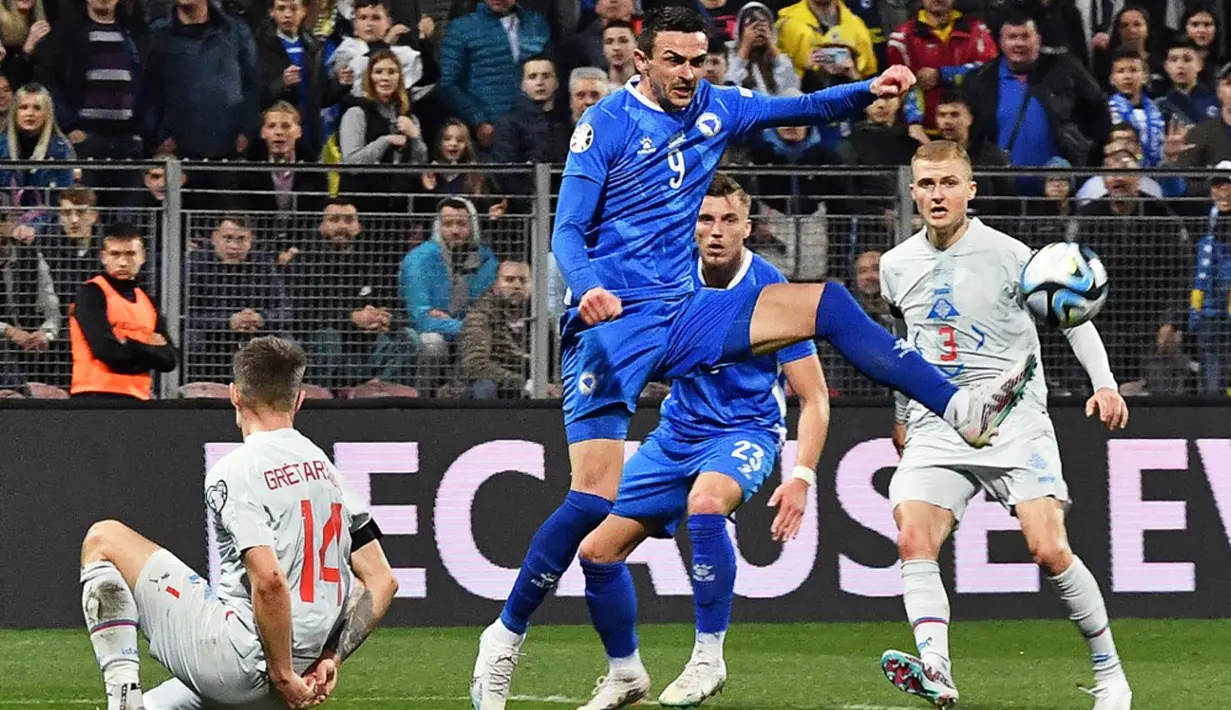 Bosnia and Herzegovina sama-sama meraih tiga poin seperti Portugal. (ELVIS BARUKCIC/AFP)
