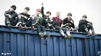 Bang Shi Hyuk memberitahu personel BTS untuk tak memikirkan tentang penjualan album. Ia ingin personel BTS fokus dengan membuat musik yang bagus dan mengirim pesan baik ke seluruh dunia. (Foto: Soompi.com)