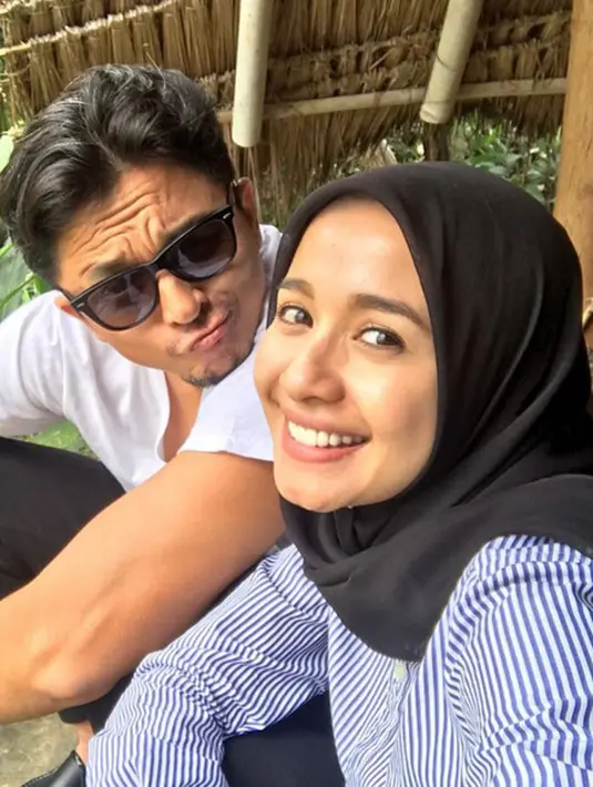 Dalam foto-foto yang diunggahnya di akun Instagram, terlihat beberapa kegiatan yang dilakukan Bella saat dirinya berada di Indonesia. Selain menghadiri pesta pernikahan salah satu rekannya, ia juga merampungkan projectnya. (Instagram/laudyacynthiabella)