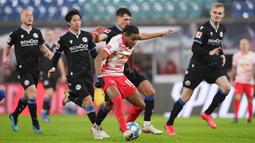Nkunku saat ini berstatus pemain paling subur di Leipzig dengan mengemas 30 gol serta 18 assist di semua kompetisi. Koleksi gol dan assist Nkunku melampaui catatan gol dan assist Ronaldo serta Messi. (AFP/ Ronny Hartmann)