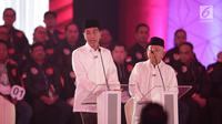 Capres-cawapres nomor urut 01 Joko Widodo atau Jokowi (kiri) dan Ma'ruf Amin saat memaparkan visi misi dalam debat Pilpres 2019, Jakarta, Kamis (17/1). (Liputan6.com/Faizal Fanani)