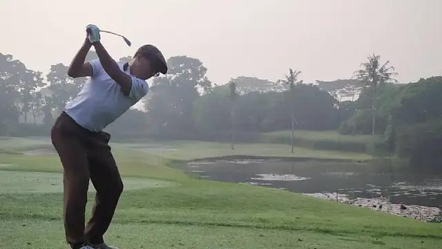 6 Potret Terbaru Putu Sutha, Juara AFI 3 yang Kini Jadi Pegolf