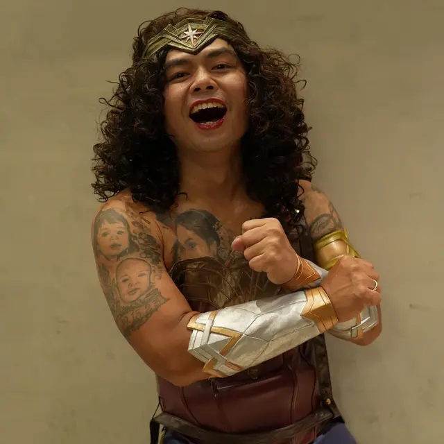 Wendi Cagur pakai kostum Wonder Woman (Instagram/t_orasudi_ro))