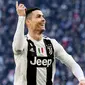 2. Cristiano Ronaldo (Juventus) – Bintang Juventus ini menjadi pemain dengan bayaran tertinggi di Serie A. Pemenang lima kali Ballon d'Or itu mendapat 4,7 juta euro per bulan di Juventus. (AFP/Marco Bertorello)